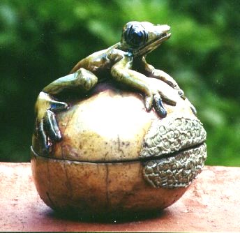 Frog trinket box